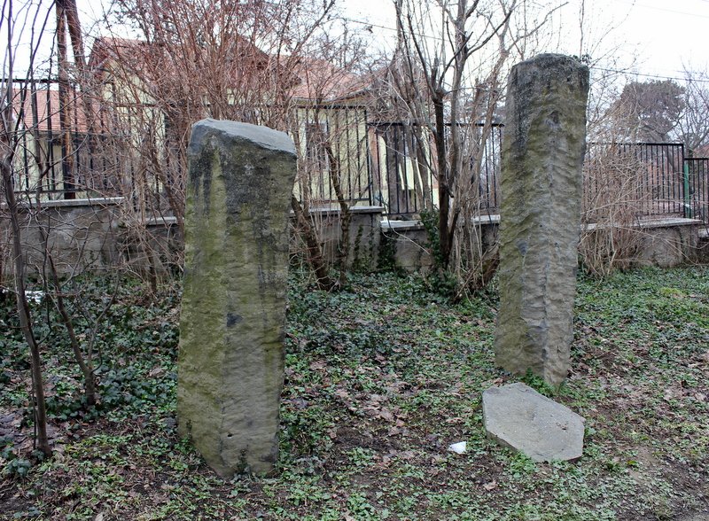 Jókai- kert bazaltoszlopok