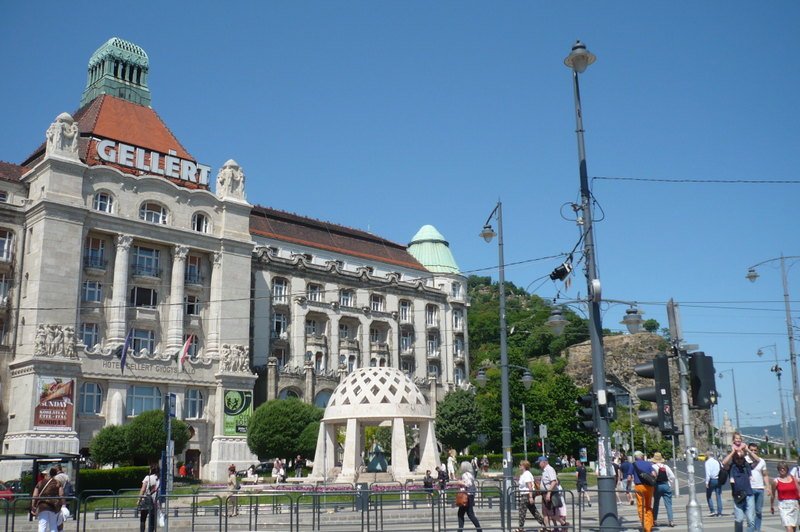 A Gellért tér már önmagában is gyönyörű