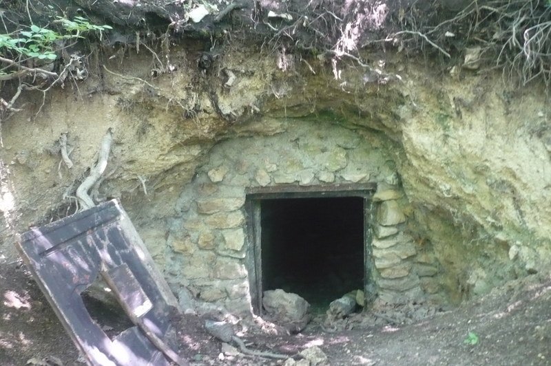 Piktortégla üreg, Budaörs, Frank hegy